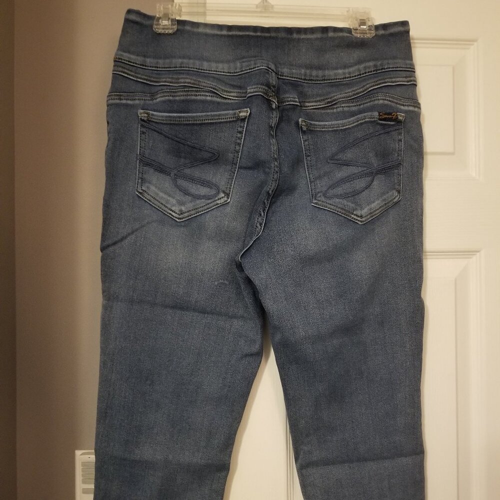 Seven Jeans Old School "S" Rear Pockets Light Wash Capris Women's Size 14